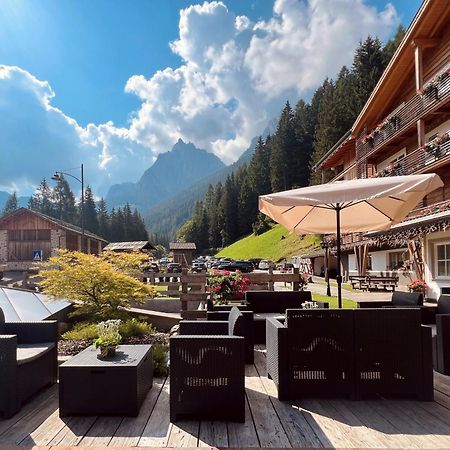 Hotel Valacia Pozza di Fassa Kültér fotó