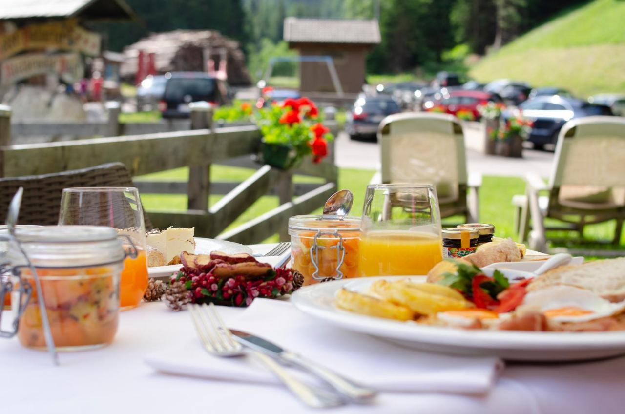 Hotel Valacia Pozza di Fassa Kültér fotó