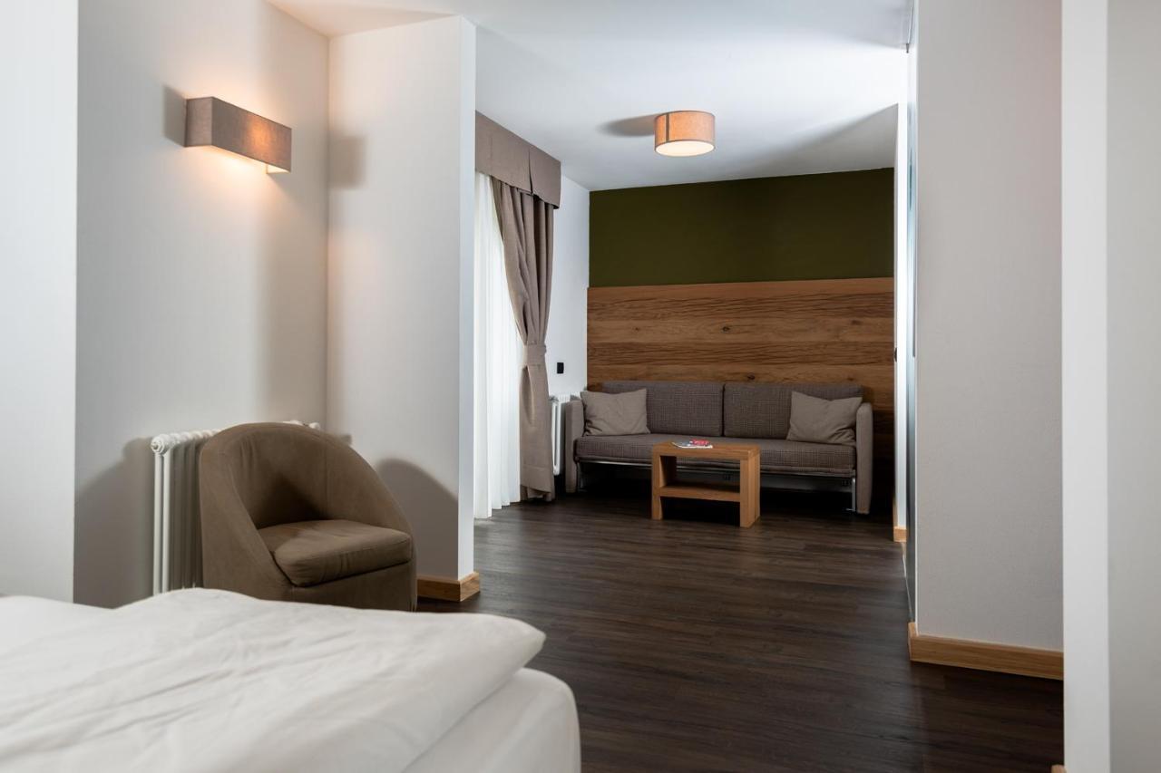 Hotel Valacia Pozza di Fassa Kültér fotó