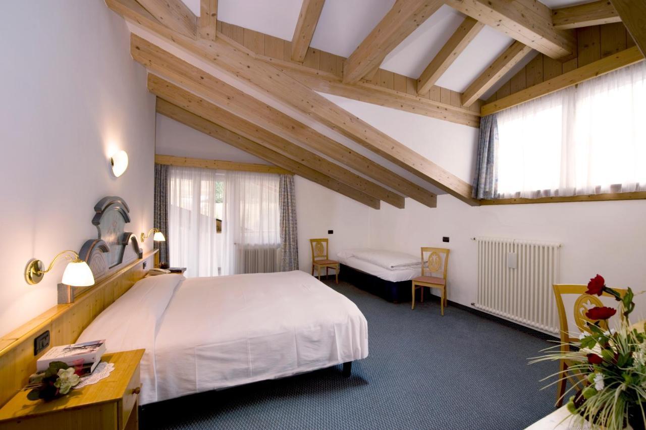 Hotel Valacia Pozza di Fassa Kültér fotó