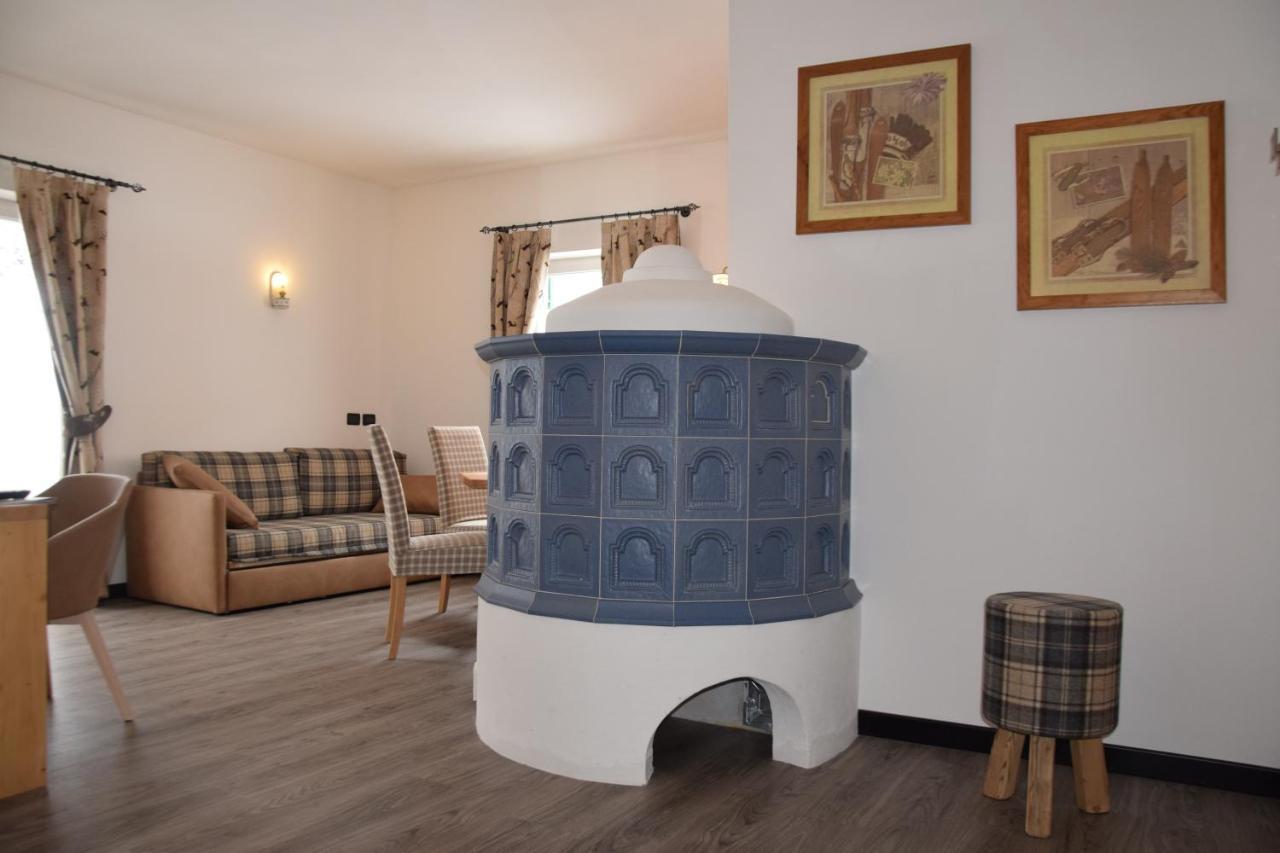 Hotel Valacia Pozza di Fassa Kültér fotó
