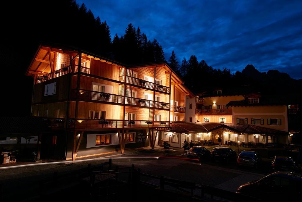 Hotel Valacia Pozza di Fassa Kültér fotó