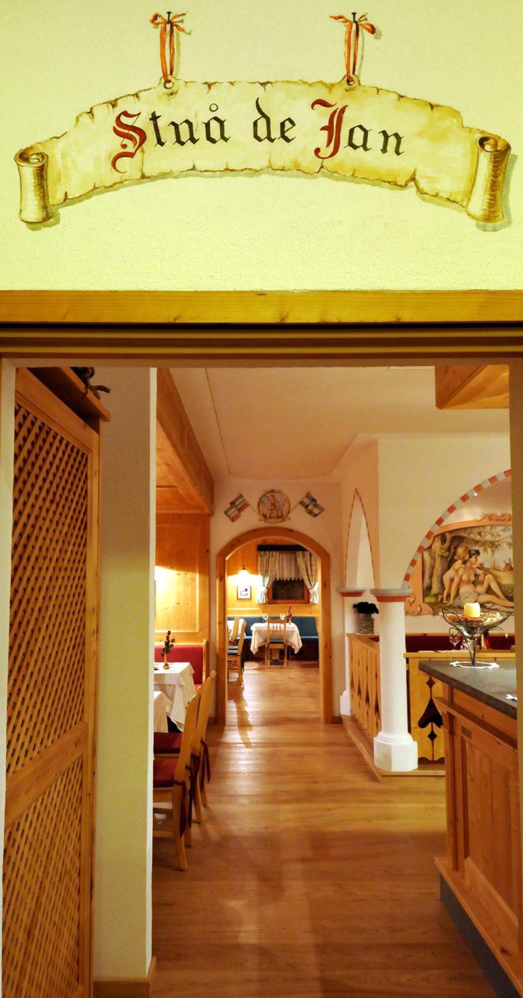 Hotel Valacia Pozza di Fassa Kültér fotó
