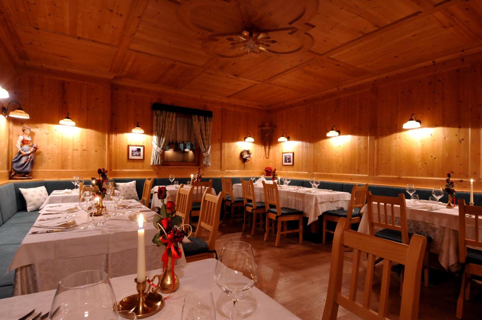 Hotel Valacia Pozza di Fassa Kültér fotó