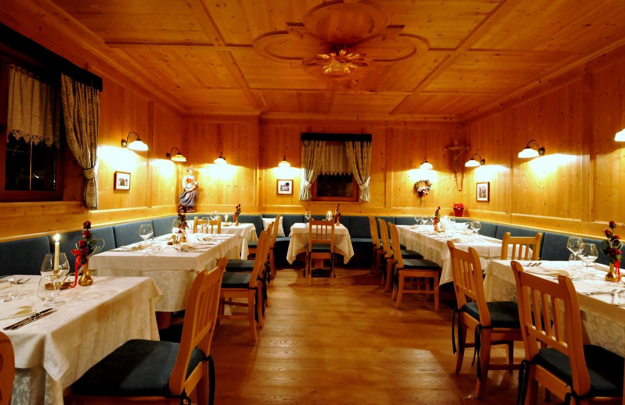 Hotel Valacia Pozza di Fassa Kültér fotó