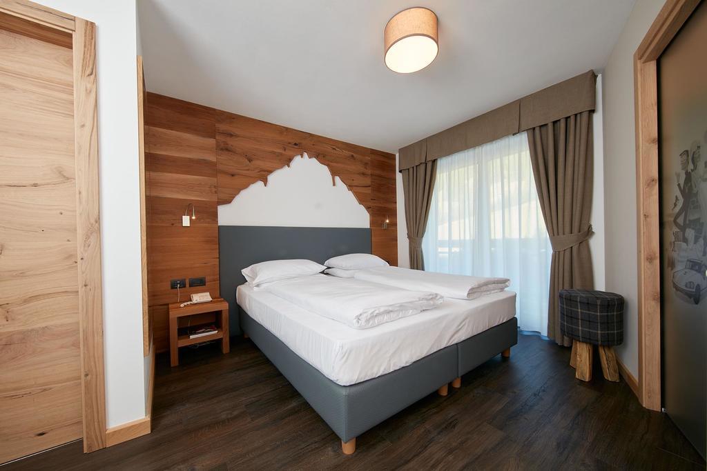 Hotel Valacia Pozza di Fassa Kültér fotó