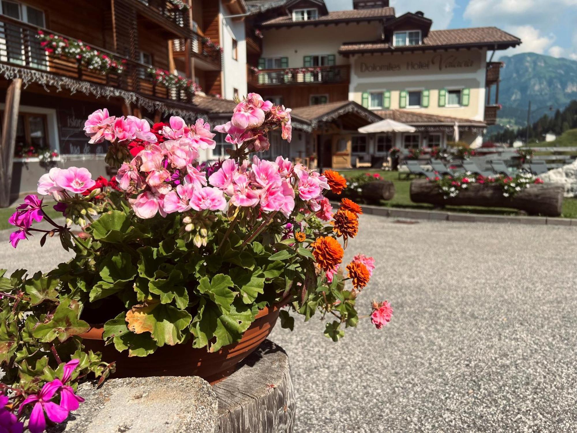 Hotel Valacia Pozza di Fassa Kültér fotó