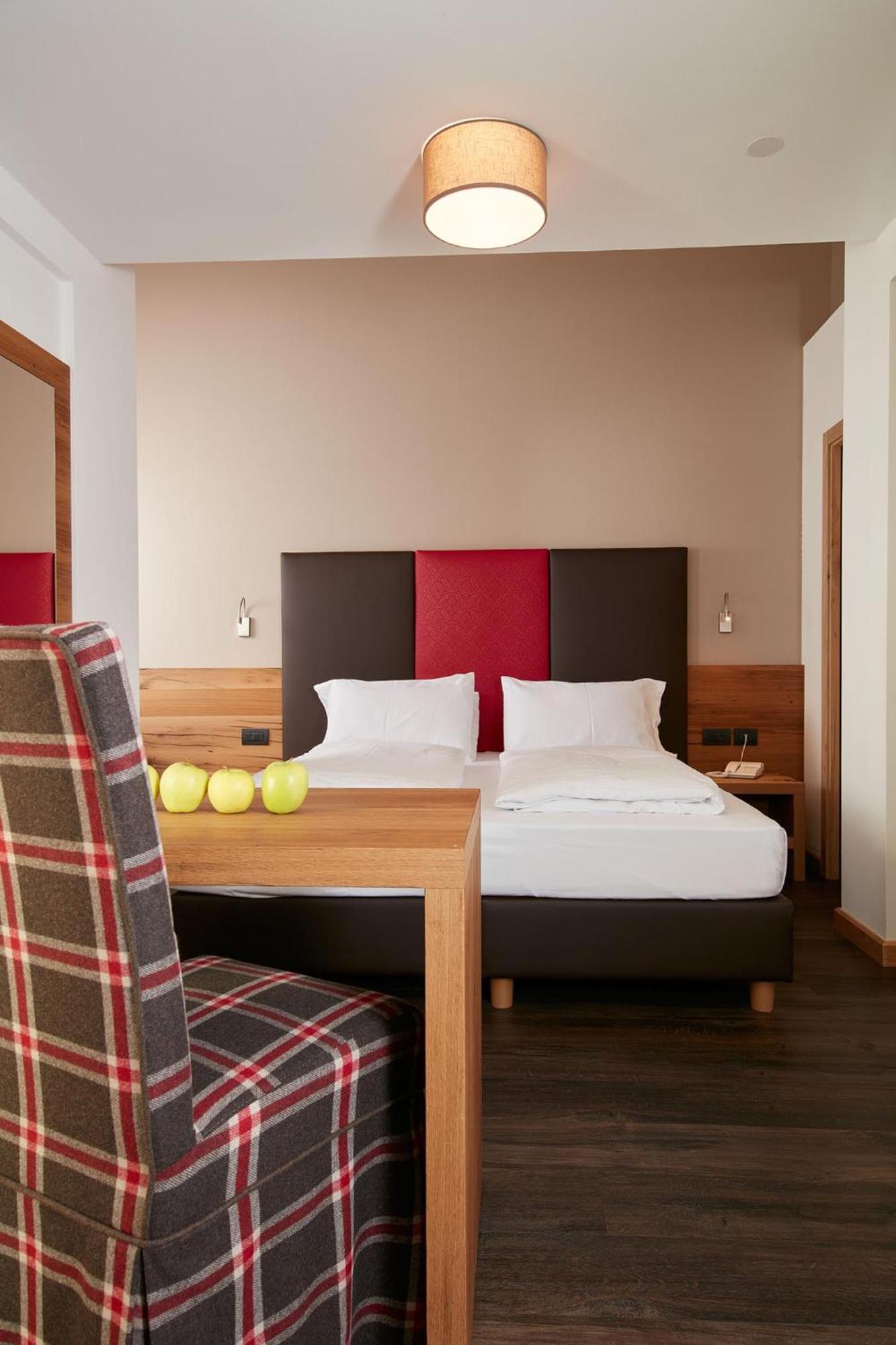 Hotel Valacia Pozza di Fassa Kültér fotó