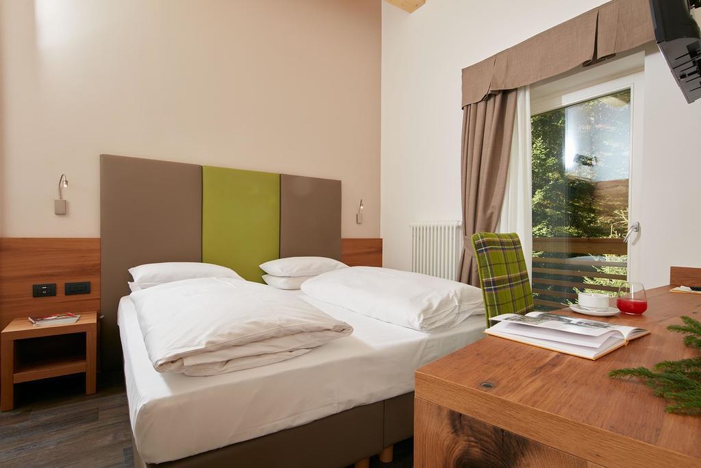 Hotel Valacia Pozza di Fassa Kültér fotó