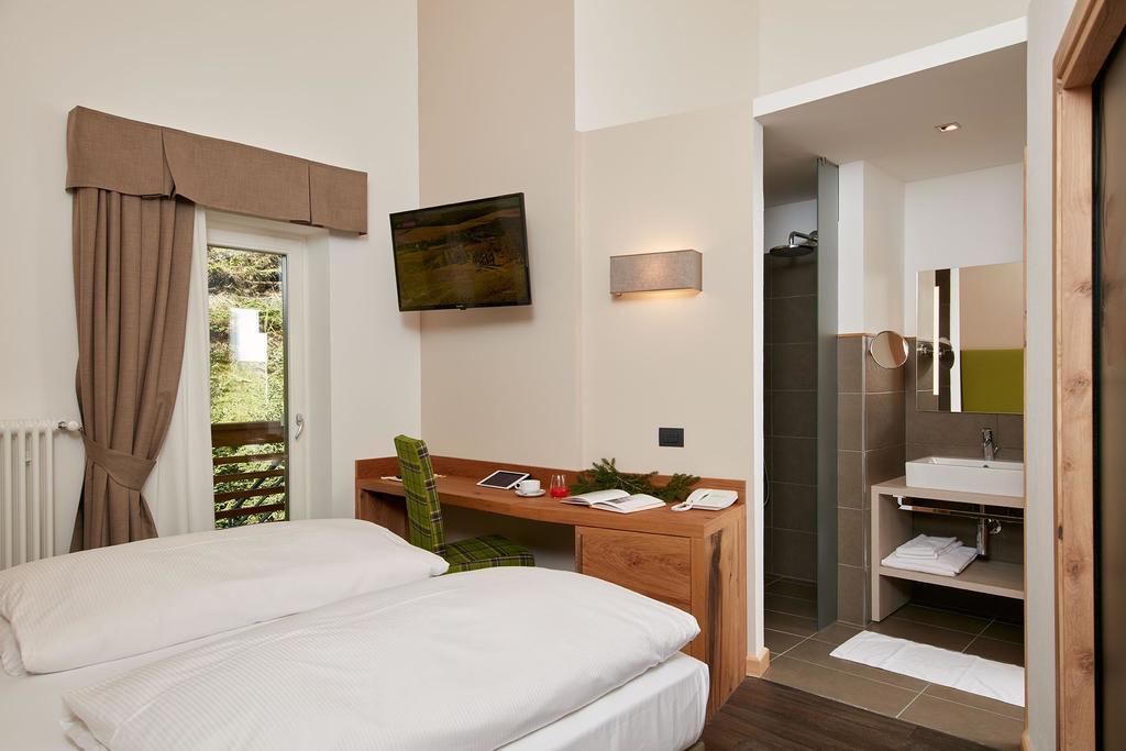 Hotel Valacia Pozza di Fassa Kültér fotó