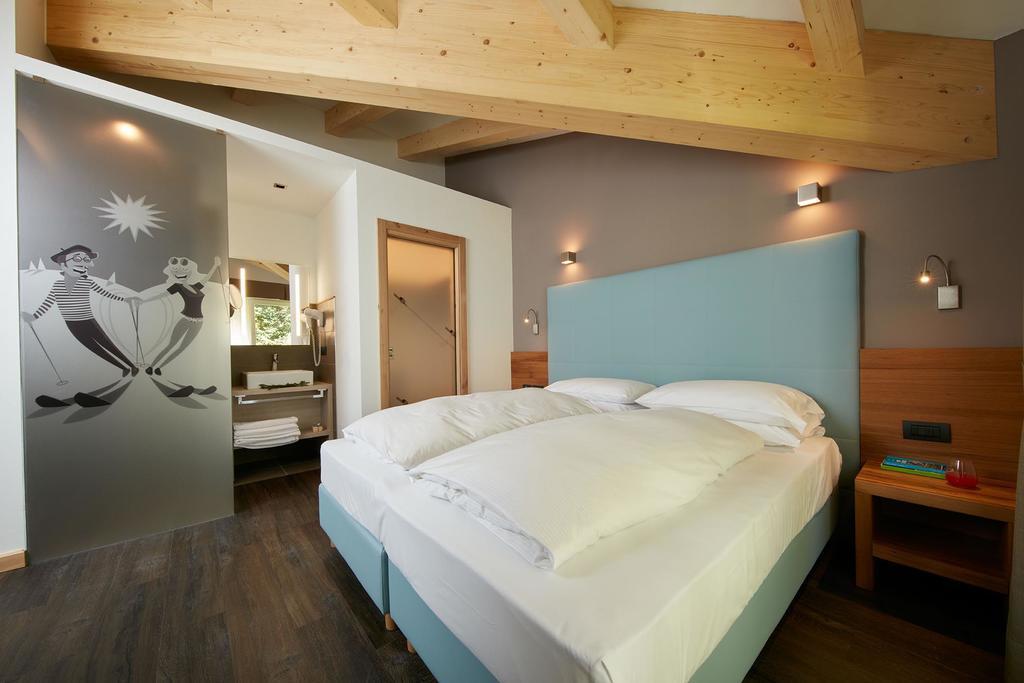 Hotel Valacia Pozza di Fassa Szoba fotó