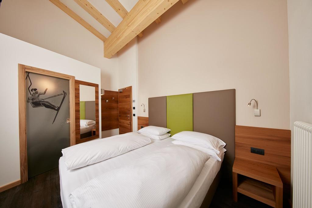 Hotel Valacia Pozza di Fassa Szoba fotó