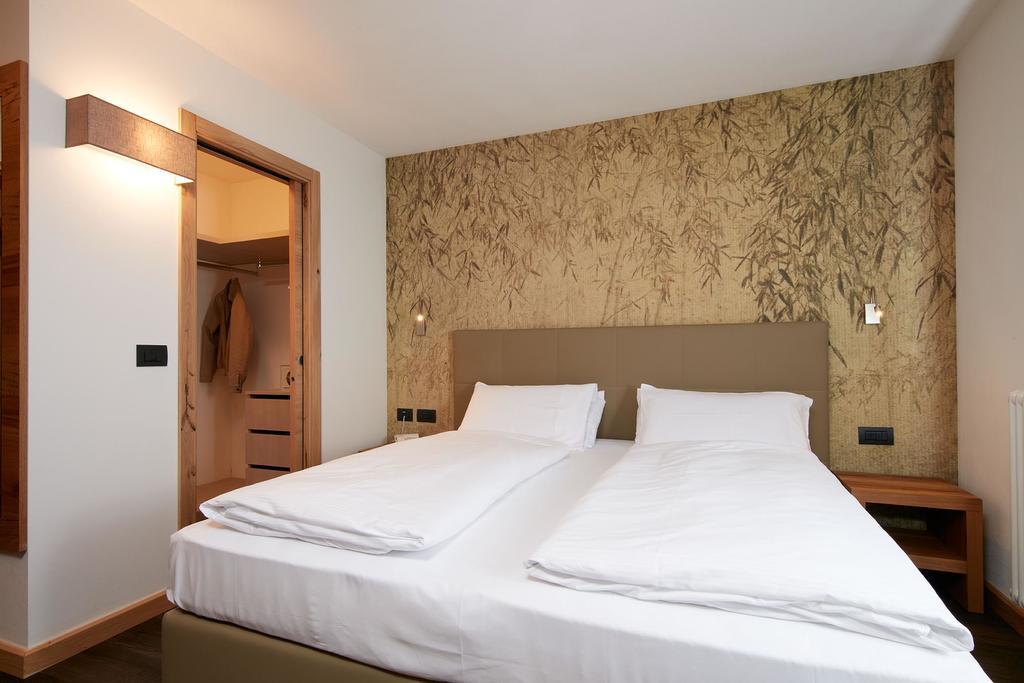 Hotel Valacia Pozza di Fassa Szoba fotó