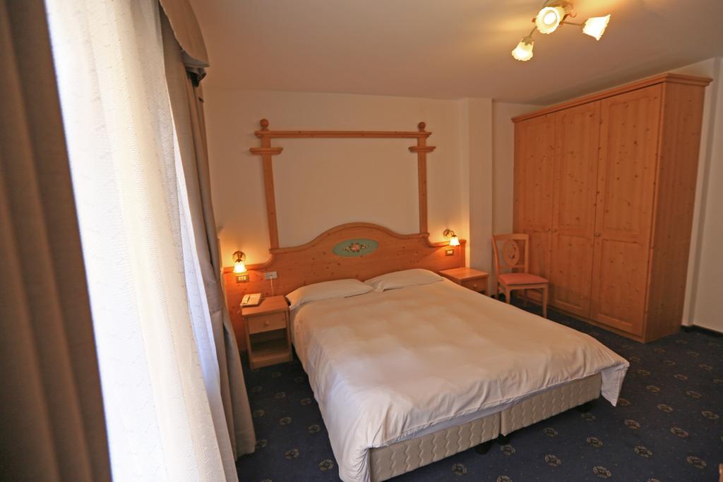 Hotel Valacia Pozza di Fassa Kültér fotó