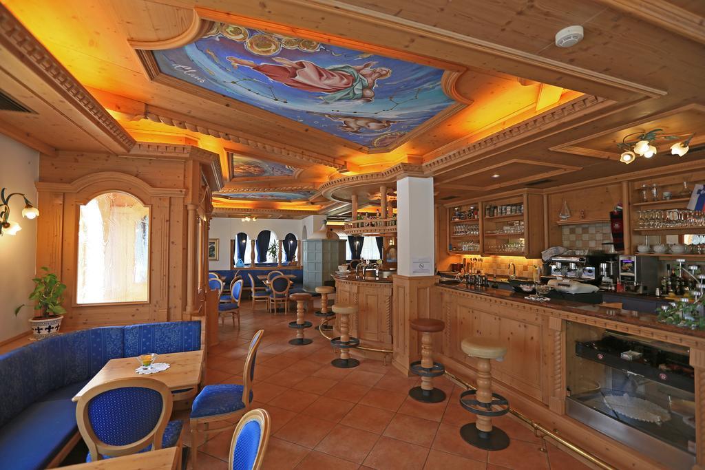 Hotel Valacia Pozza di Fassa Kültér fotó