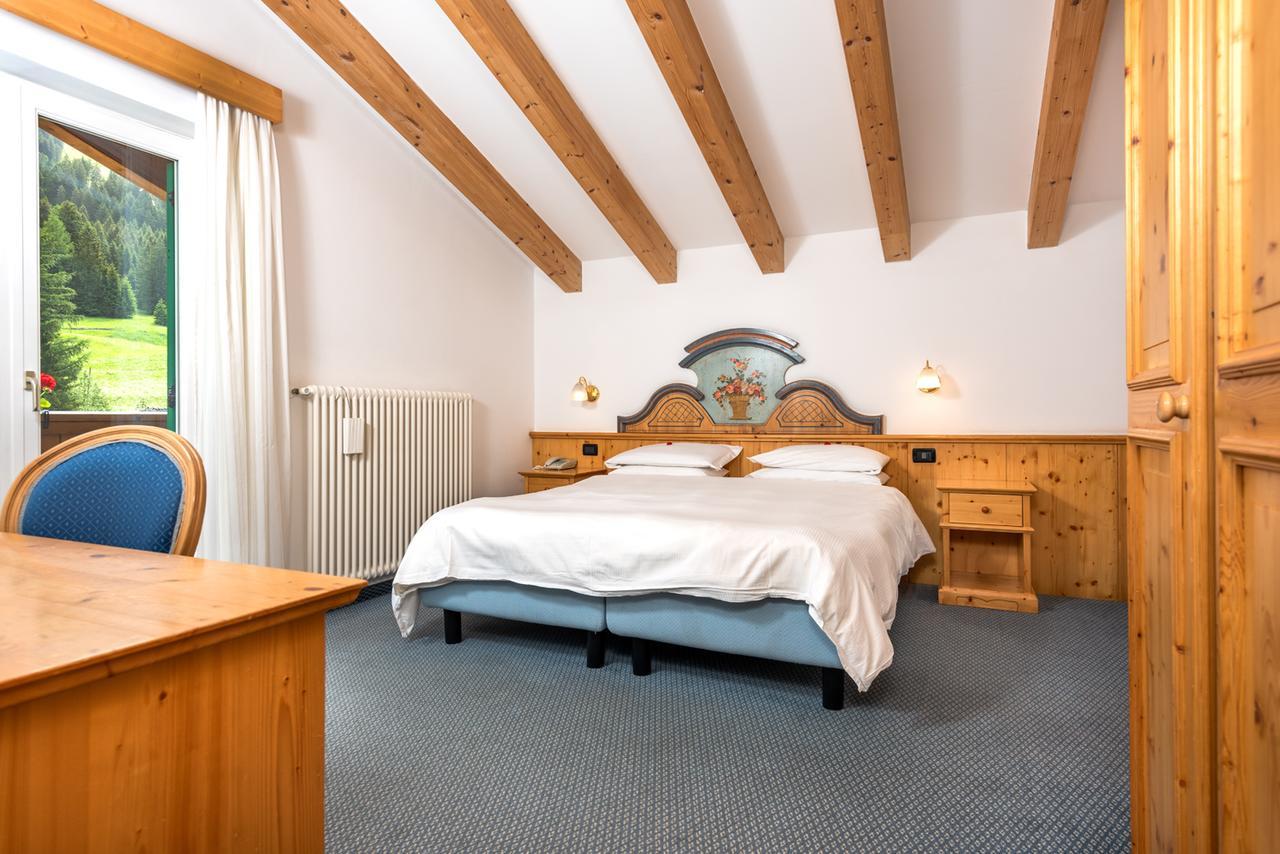 Hotel Valacia Pozza di Fassa Kültér fotó