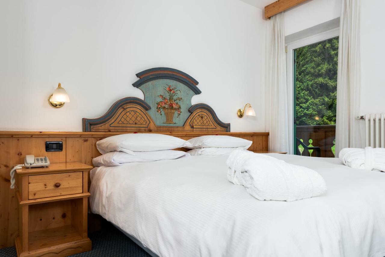 Hotel Valacia Pozza di Fassa Kültér fotó