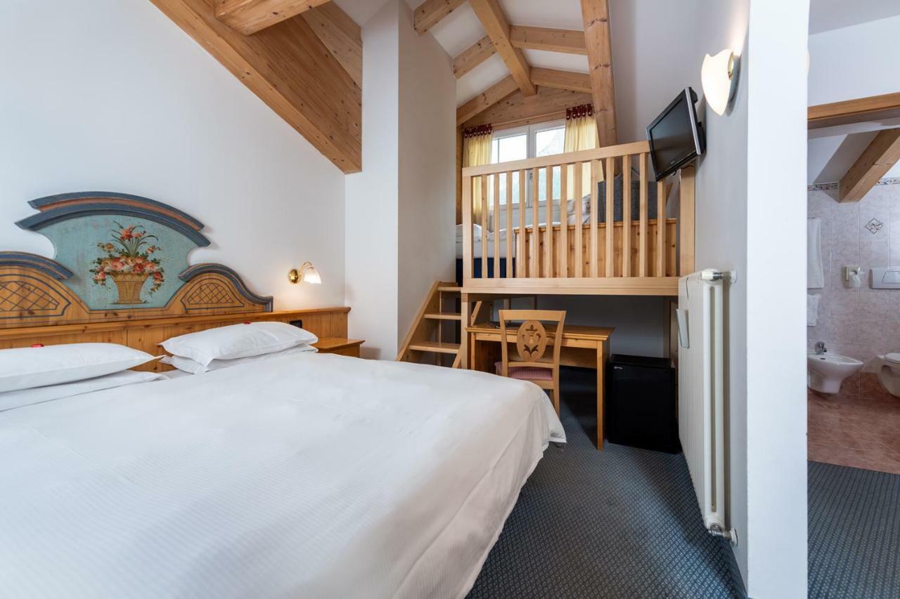 Hotel Valacia Pozza di Fassa Kültér fotó